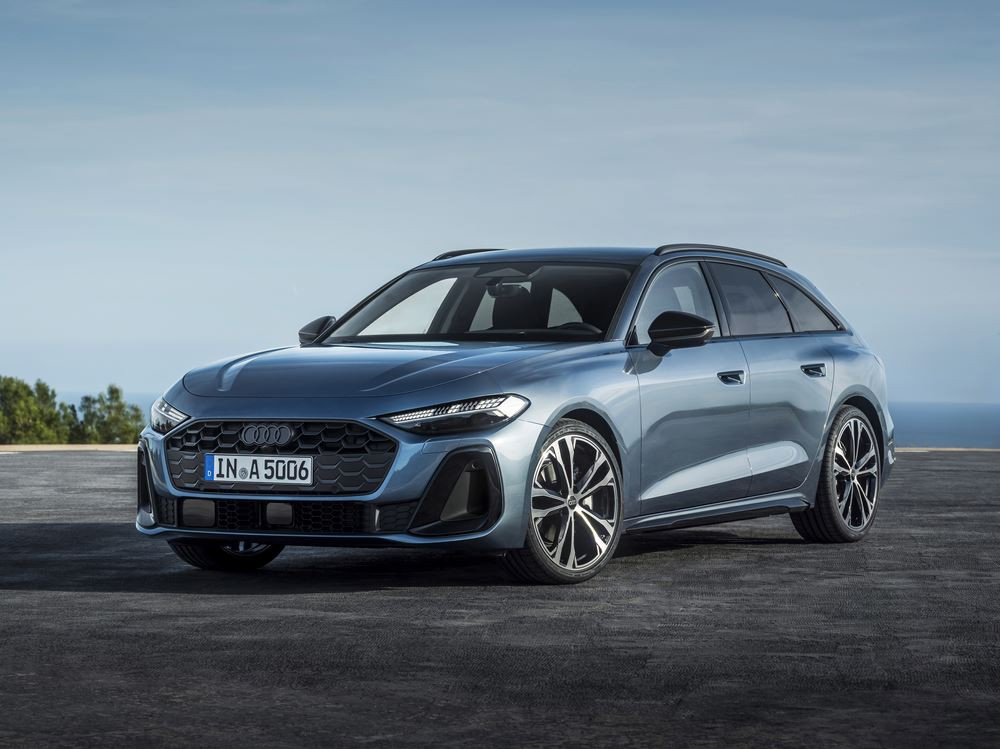 La ligne de toit dynamique de l'Audi A5 Avant recouvre une lunette arrière plate