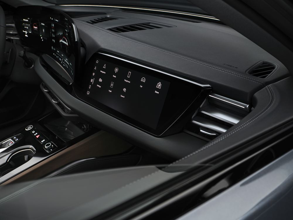 La ligne de toit dynamique de l'Audi A5 Avant recouvre une lunette arrière plate