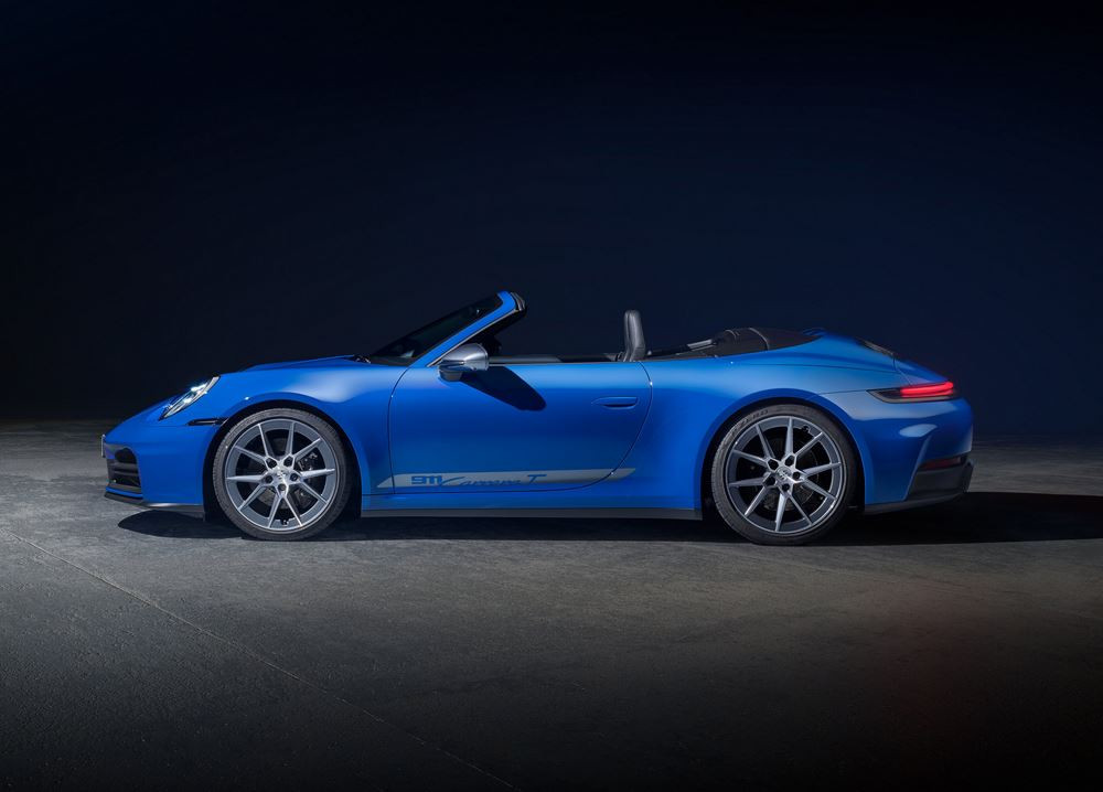 Le modèle léger et ultradynamique Porsche 911 Carrera T se décline en version Cabriolet