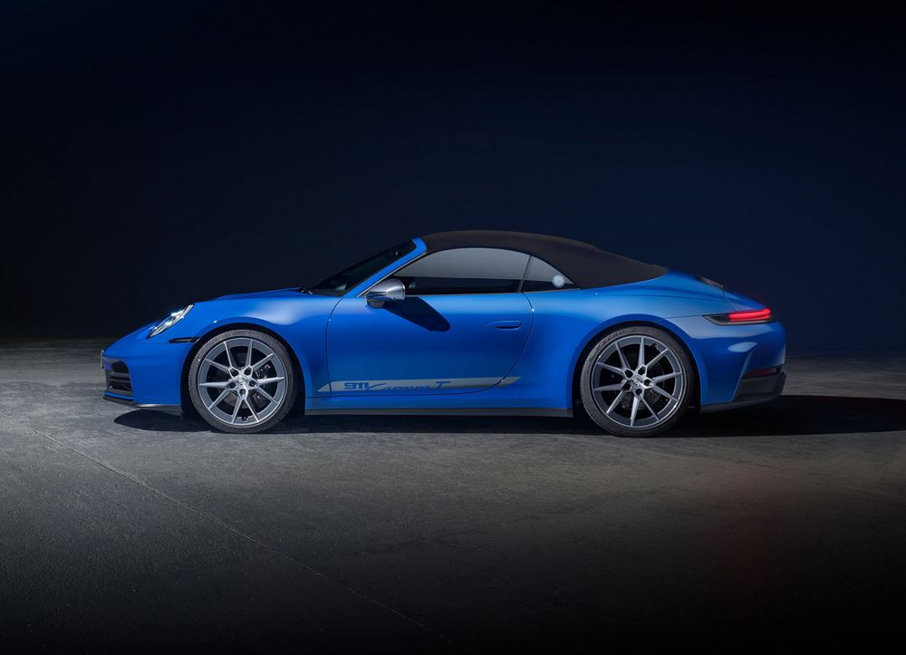 Le modèle léger et ultradynamique Porsche 911 Carrera T se décline en version Cabriolet