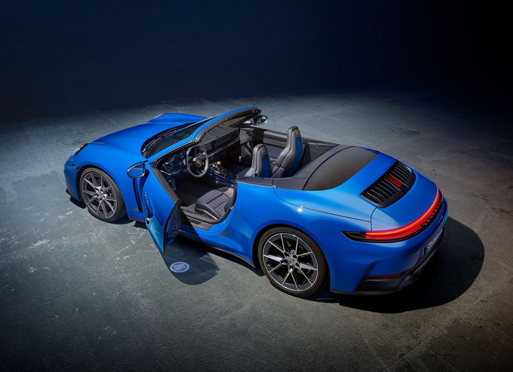 Le modèle léger et ultradynamique Porsche 911 Carrera T se décline en version Cabriolet