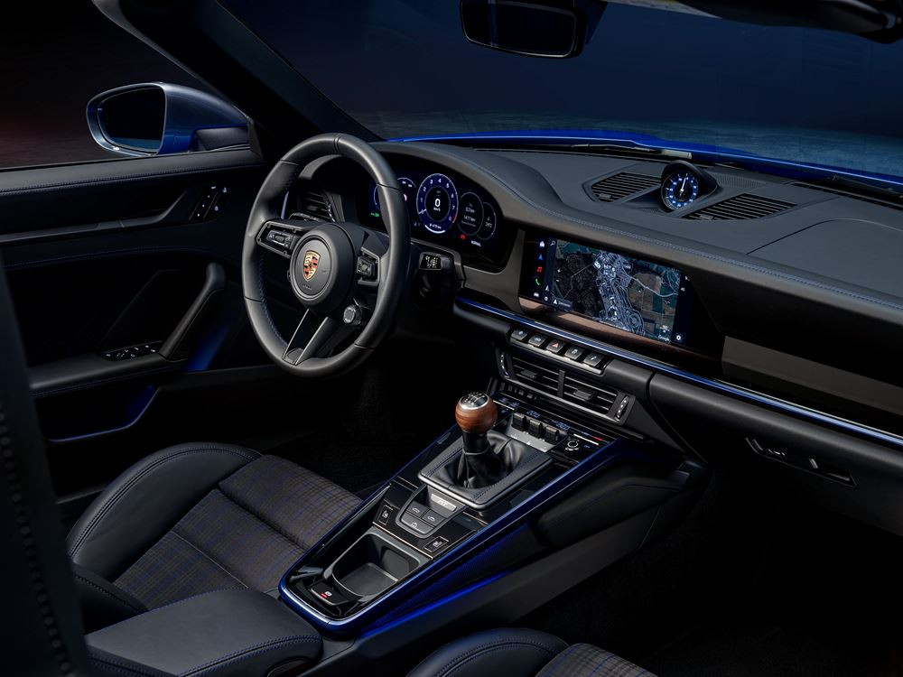 Le modèle léger et ultradynamique Porsche 911 Carrera T se décline en version Cabriolet