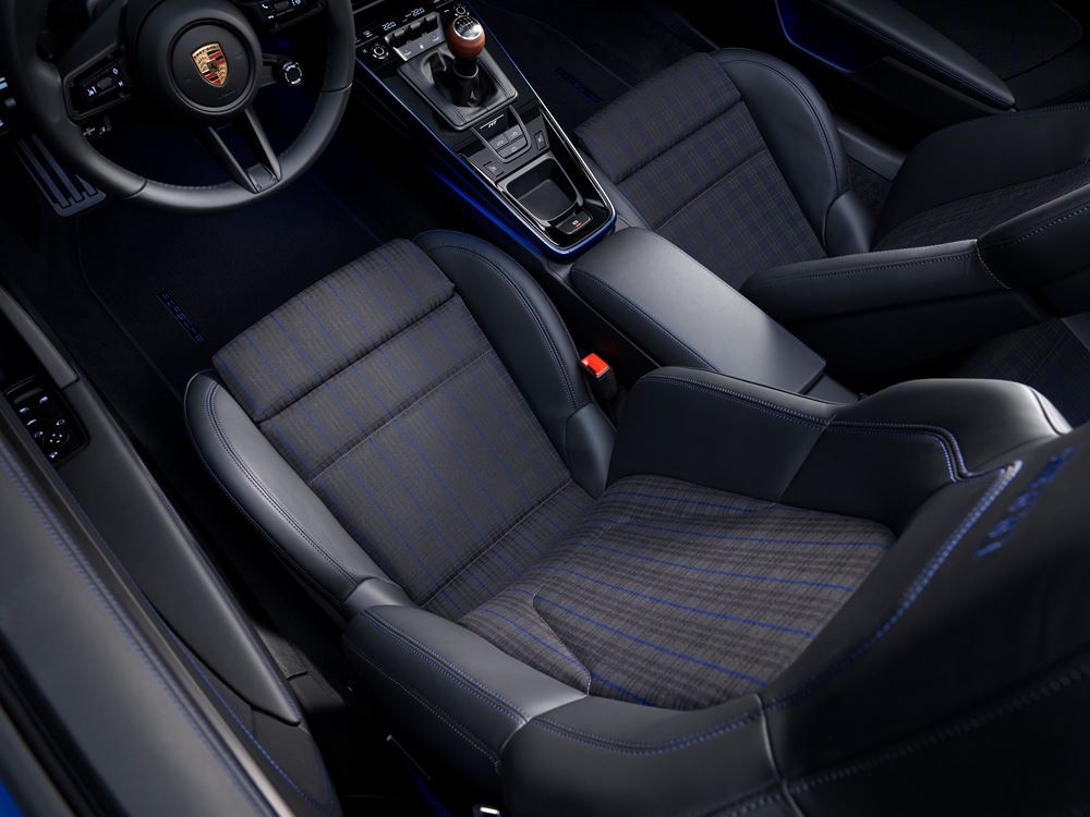 Le modèle léger et ultradynamique Porsche 911 Carrera T se décline en version Cabriolet