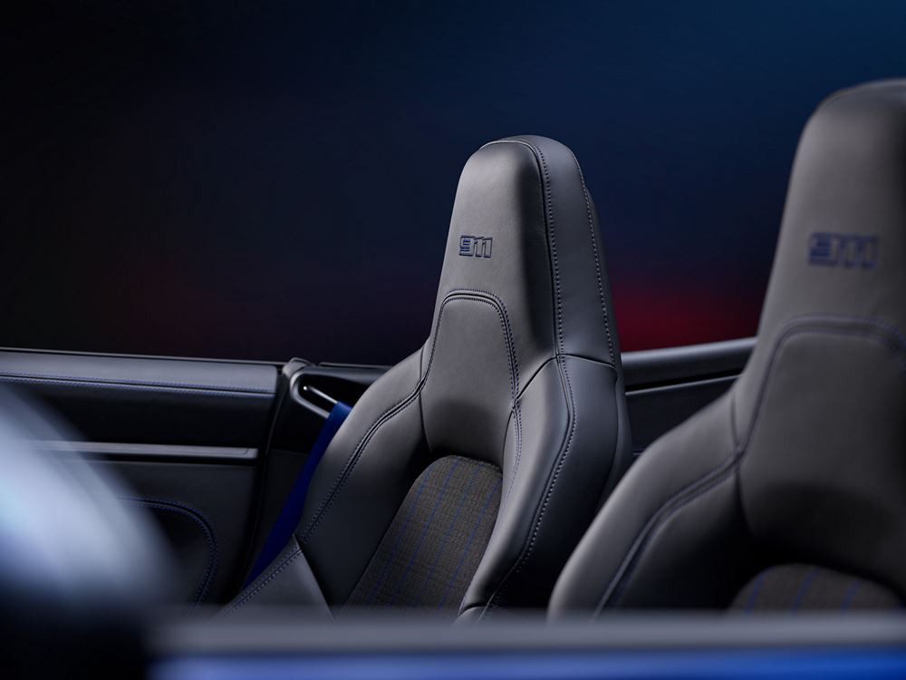 Le modèle léger et ultradynamique Porsche 911 Carrera T se décline en version Cabriolet