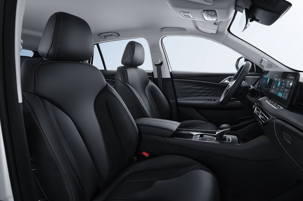 Le SUV familial hybride rechargeable MG EHS affiche un design épuré