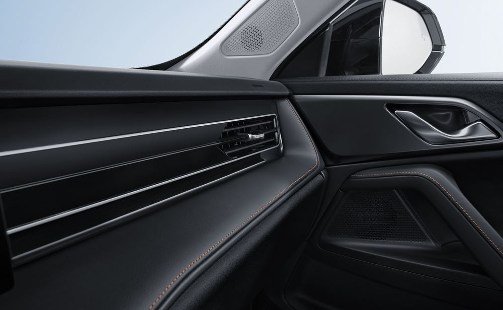 Le SUV familial hybride rechargeable MG EHS affiche un design épuré