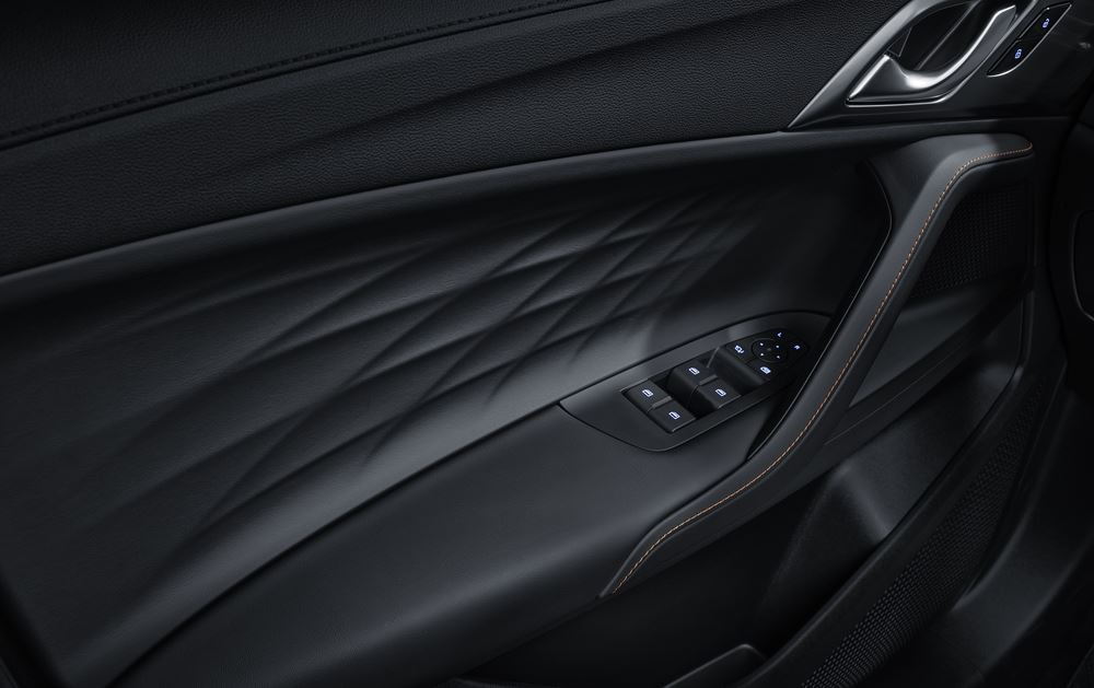 Le SUV familial hybride rechargeable MG EHS affiche un design épuré