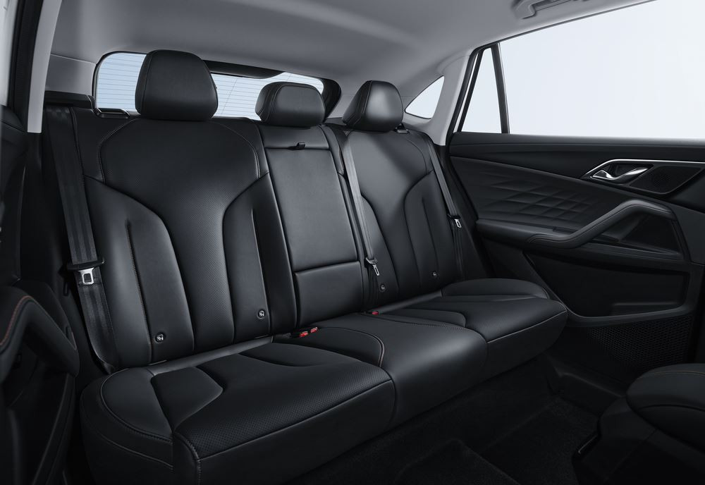 Le SUV familial hybride rechargeable MG EHS affiche un design épuré