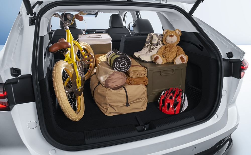 Le SUV familial hybride rechargeable MG EHS affiche un design épuré