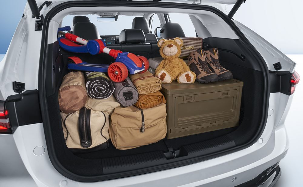 Le SUV familial hybride rechargeable MG EHS affiche un design épuré