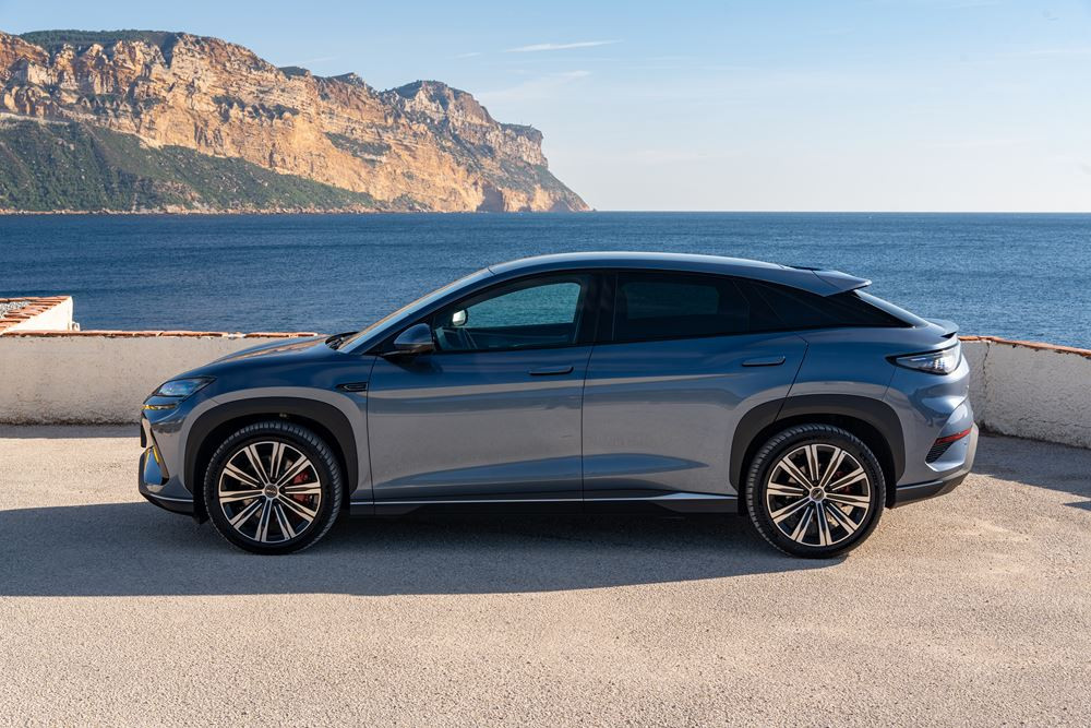 Le SUV familial électrique Byd Sealion 7 affiche une allure athlétique