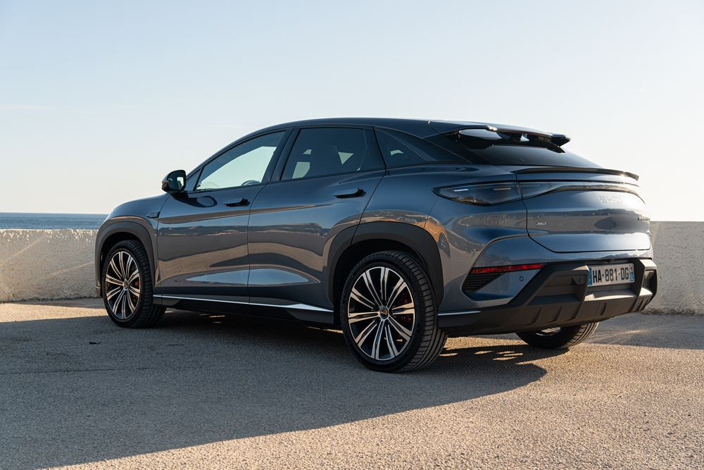 Le SUV familial électrique Byd Sealion 7 affiche une allure athlétique