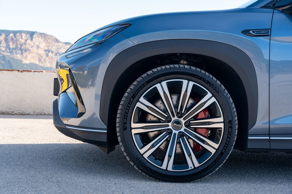 Le SUV familial électrique Byd Sealion 7 affiche une allure athlétique