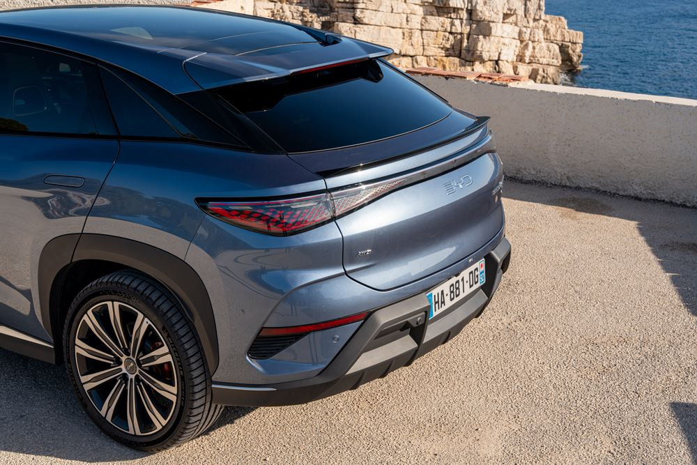 Le SUV familial électrique Byd Sealion 7 affiche une allure athlétique