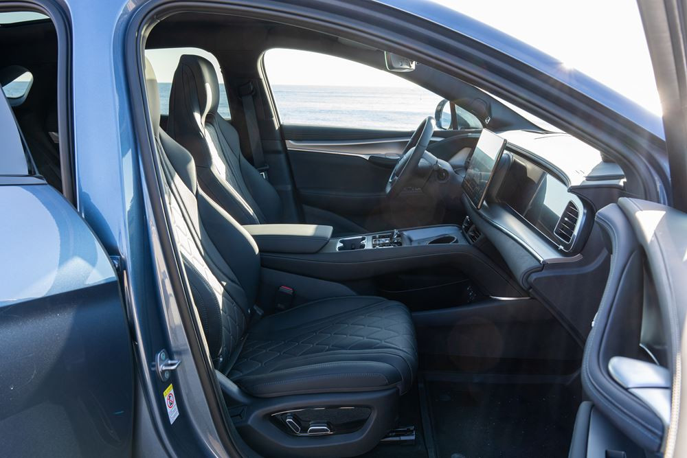 Le SUV familial électrique Byd Sealion 7 affiche une allure athlétique