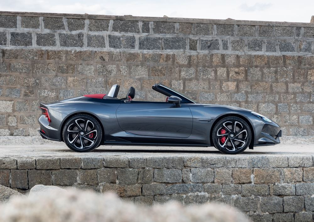 Le roadster sportif électrique Cyberster perpétue la lignée des voitures de sport MG