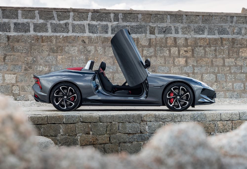Le roadster sportif électrique Cyberster perpétue la lignée des voitures de sport MG