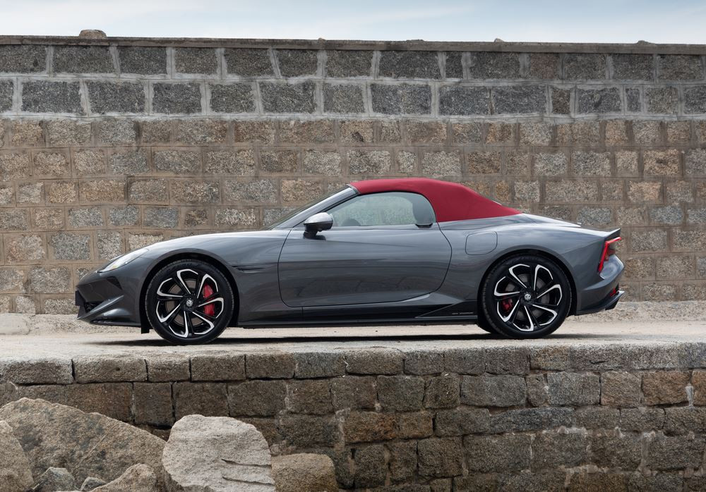 Le roadster sportif électrique Cyberster perpétue la lignée des voitures de sport MG