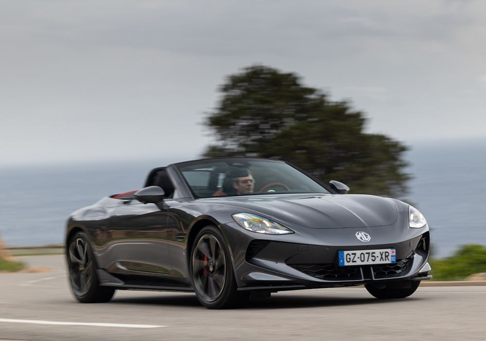 Le roadster sportif électrique Cyberster perpétue la lignée des voitures de sport MG
