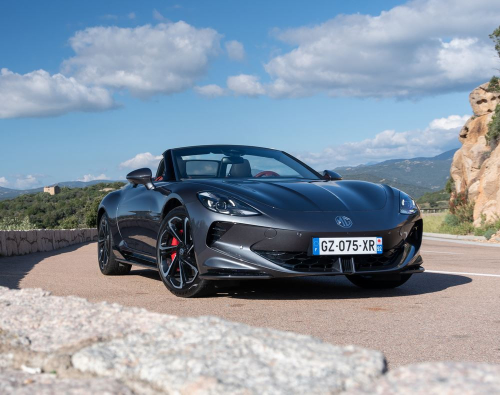 Le roadster sportif électrique Cyberster perpétue la lignée des voitures de sport MG
