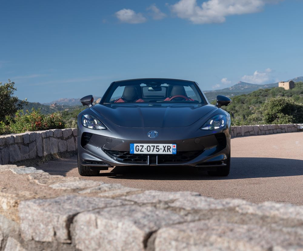 Le roadster sportif électrique Cyberster perpétue la lignée des voitures de sport MG