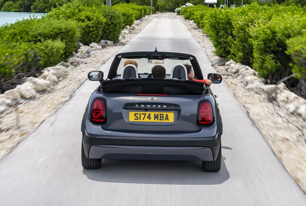 La Mini Cooper Cabrio de nouvelle génération complète la famille Mini