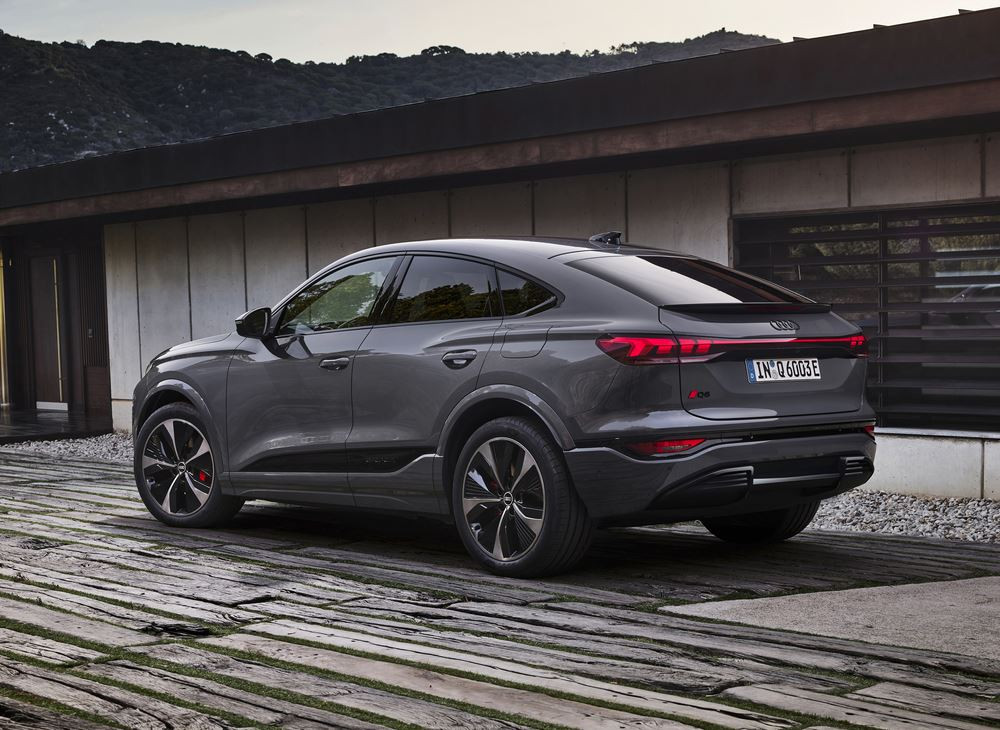 L'Audi Q6 Sportback e-tron électrique se singularise par un arrière dynamique