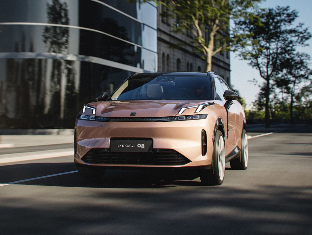 Le SUV Lynk & Co 08 hydride rechargeable offre une autonomie électrique de 200 km