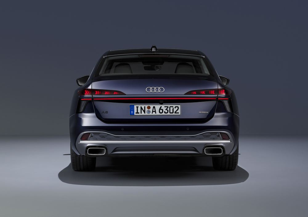La berline première classe Audi A6 en approche