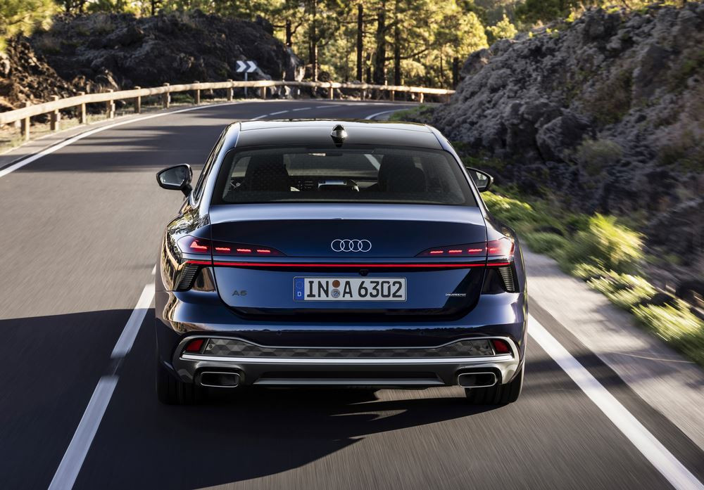 La berline première classe Audi A6 en approche