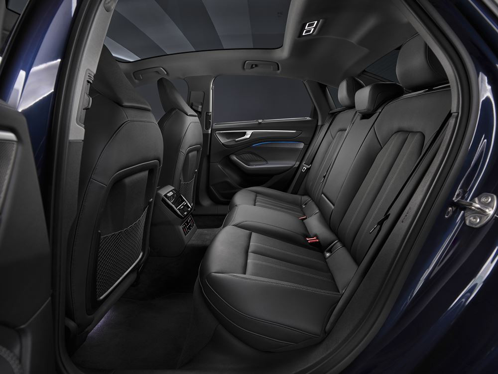 La berline première classe Audi A6 en approche