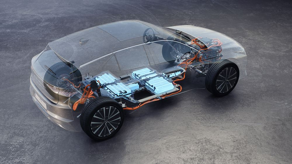 La berline compacte électrique DS N°4 E-Tense affiche une autonomie WLTP de 450 km