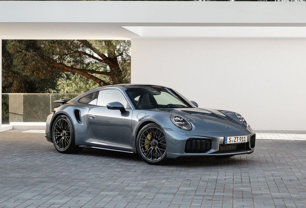 La Porsche 911 Turbo S Coupé développe une puissance cumulée de 711 ch