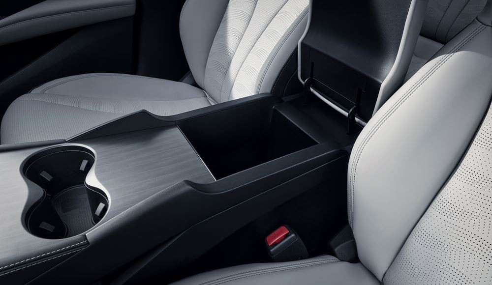 La berline familiale Byd Seal 6 DM-i Super Hybride affiche des formes fluides