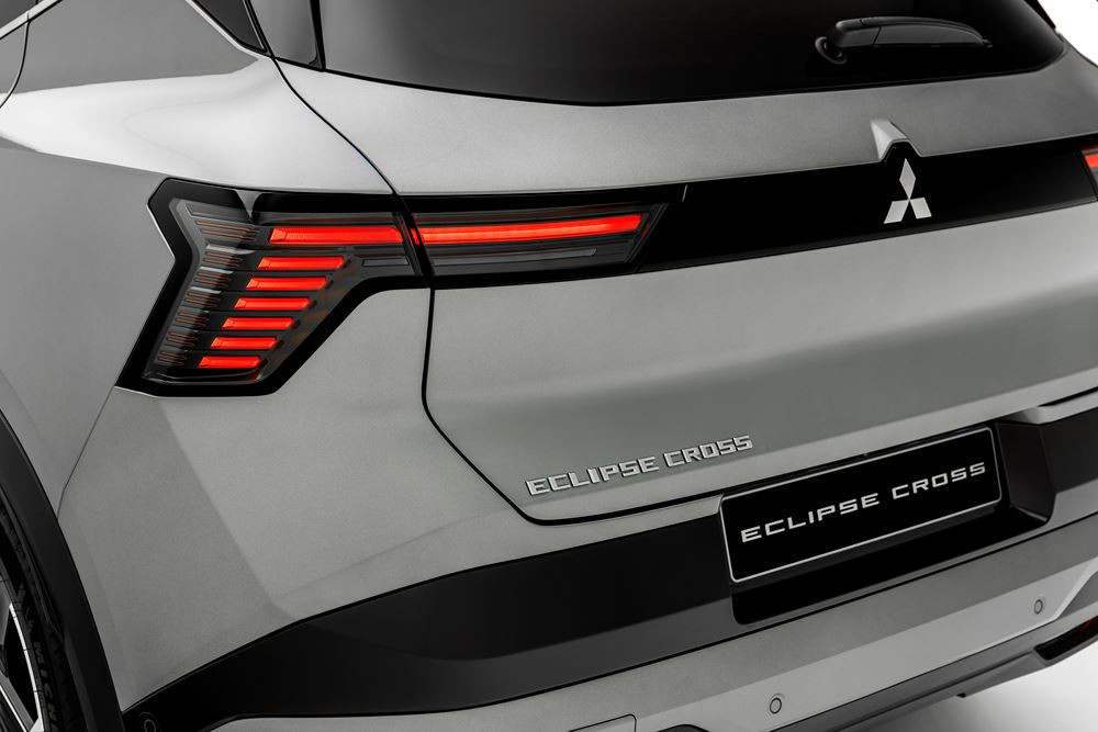 Le SUV compact électrique Eclipse Cross réinterprète la face avant « Dynamic Shield » de Mitsubishi