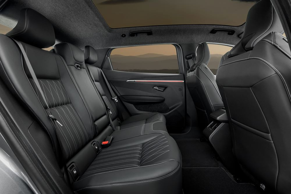 Le SUV compact électrique Eclipse Cross réinterprète la face avant « Dynamic Shield » de Mitsubishi