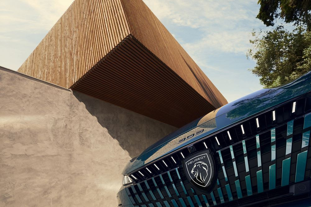 La Peugeot 308 restylée affiche une face avant illuminée