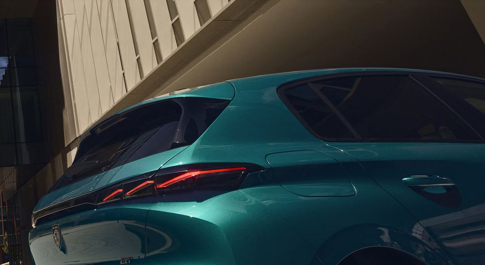 La Peugeot 308 restylée affiche une face avant illuminée