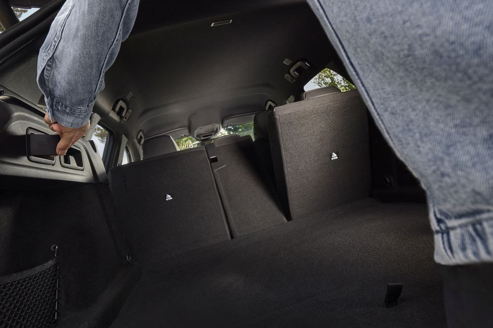 La Peugeot E-308 SW électrique restylée s'offre une face avant éclairée