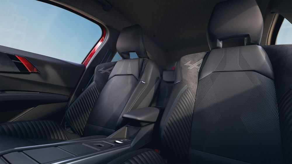 La sixième génération de la berline polyvalente Renault Clio adopte un regard affirmé