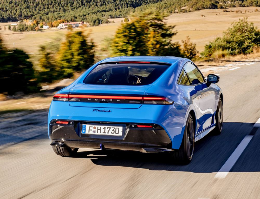 Le coupé Honda Prelude de sixième génération embarque un groupe motopropulseur hybride