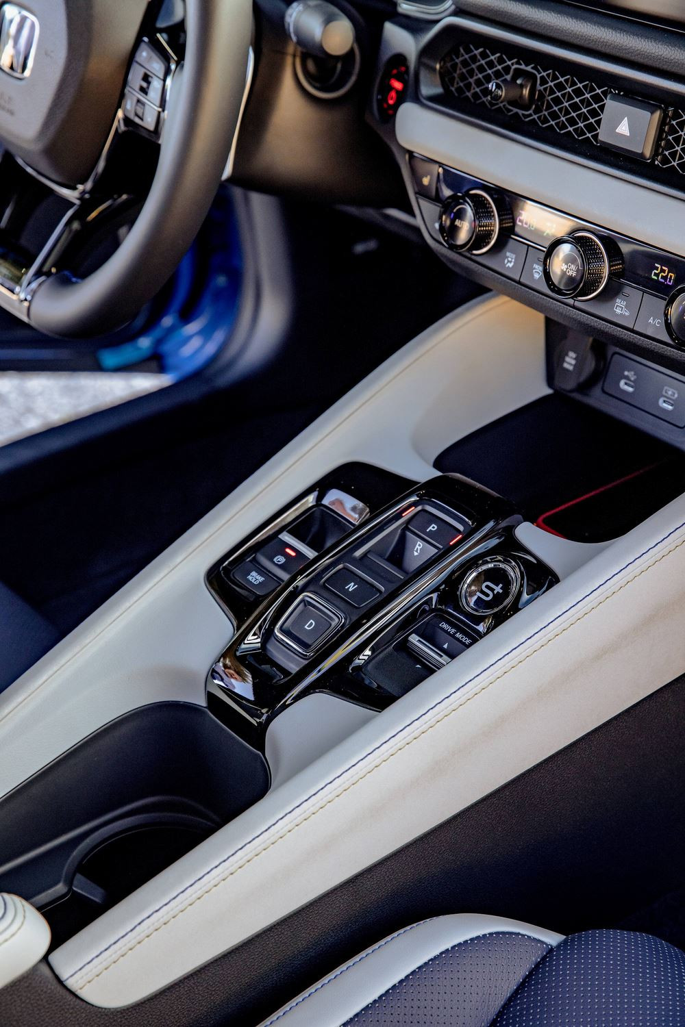 Le coupé Honda Prelude de sixième génération embarque un groupe motopropulseur hybride