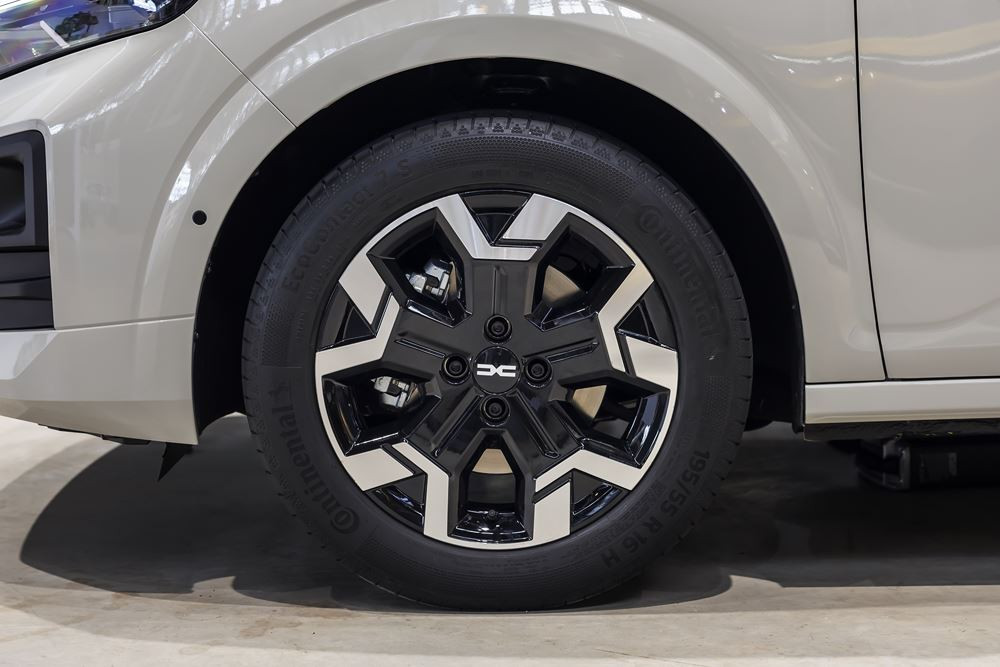 La berline polyvalente Dacia Sandero offre plus d'agrément de conduite à un prix supérieur