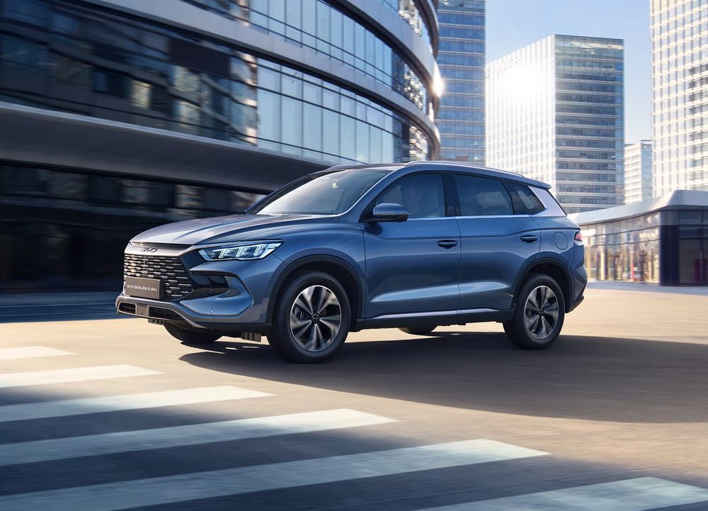 Le SUV familial Byd Sealion 5 DM-i à technologie Super Hybride propose une grande autonomie sur les longs trajets