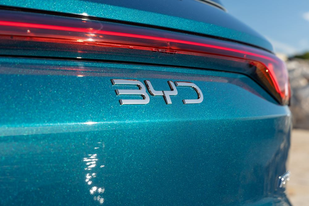 Le SUV compact Byd Atto 2 DM-i associe l'agrément de la conduite électrique à une autonomie combinée de près de 1 000 km