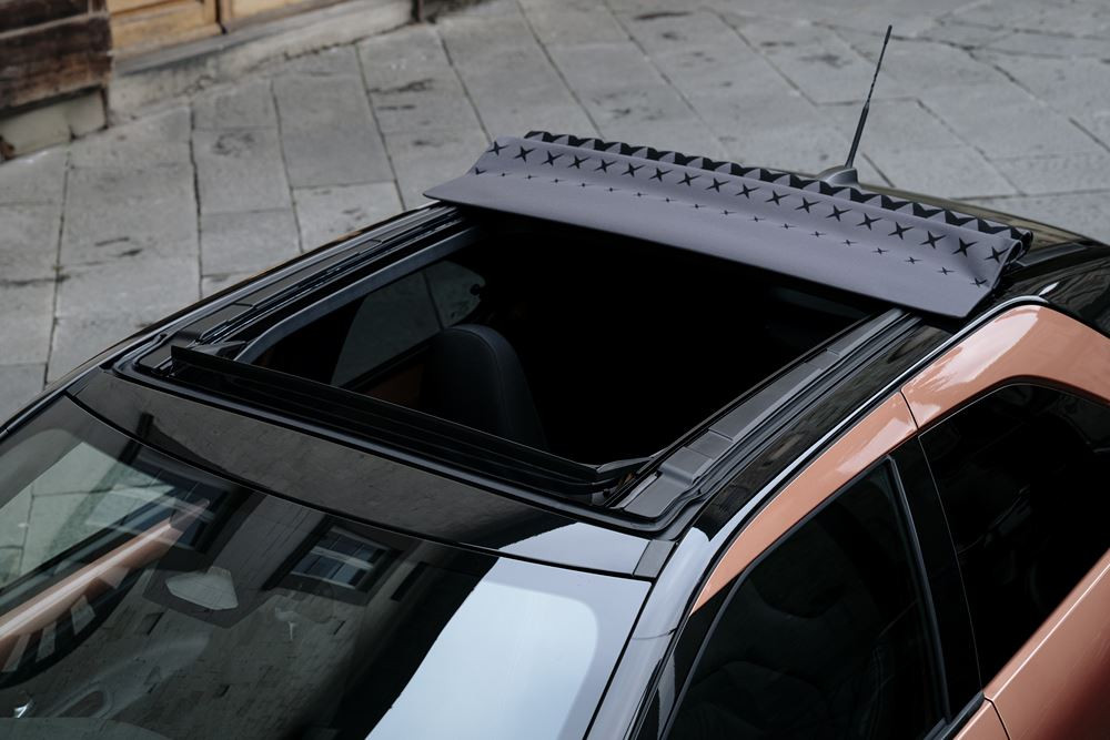 Le crossover urbain hybride Toyota Aygo X affiche des émissions de CO2 au km de 85 g