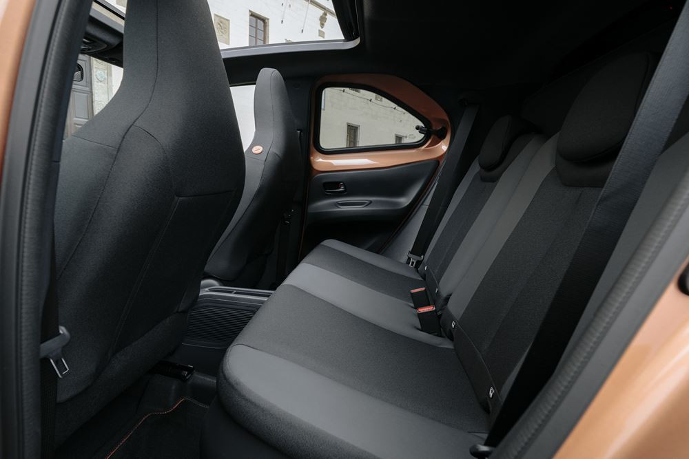 Le crossover urbain hybride Toyota Aygo X affiche des émissions de CO2 au km de 85 g