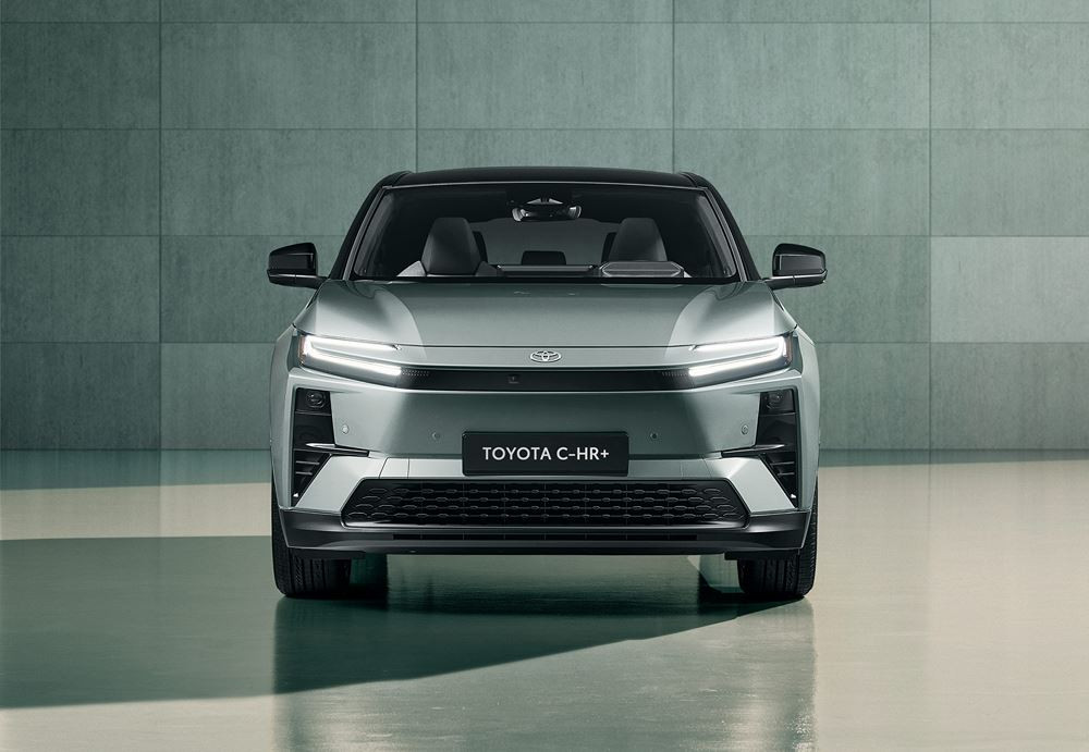 Le Toyota C-HR plus électrique affiche une ligne de toit façon coupé pour susciter l'émotion