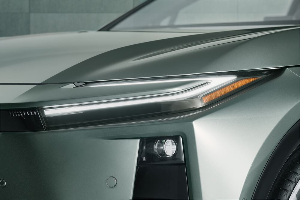 Le Toyota C-HR plus électrique affiche une ligne de toit façon coupé pour susciter l'émotion