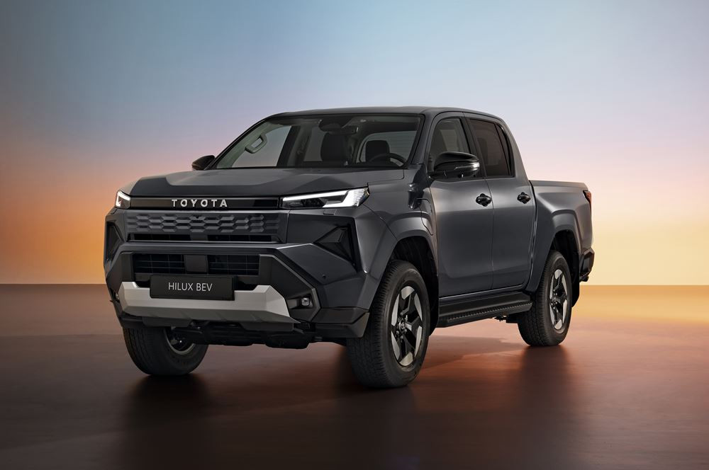Le pick-up Toyota Hilux Electrique est équipé d'un moteur développant 196 ch et d'une batterie de 59,2 kWh